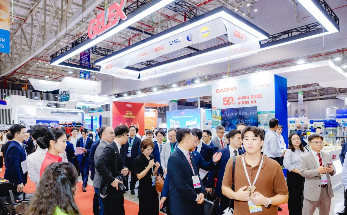 Gian trưng bày của GELEX Electric tại Vietnam ETE &amp; Greenergy Expo 2025 thu hút đông đảo khách tham quan