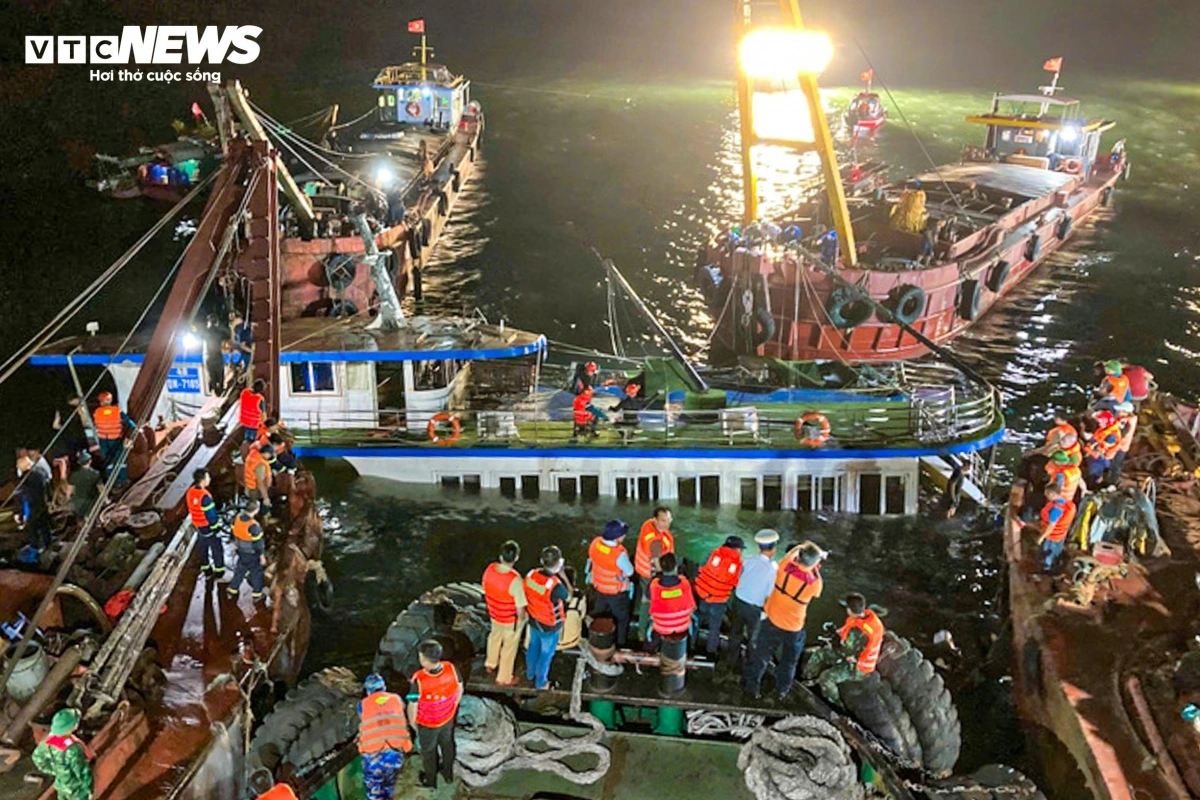 Sau khi tàu du lịch Vịnh Xanh 58 được trục vớt và lai dắt vào bờ, lực lượng chức năng tiếp tục phát hiện thêm các thi thể mắc kẹt dưới thân tàu, nâng tổng số người thiệt mạng lên 37. Những người may mắn sống sót phần lớn được đưa về nhà, trong khi người thân của những nạn nhân xấu số vẫn túc trực tại nhà tang lễ bệnh viện, chờ nhận thi thể người thân trong đau đớn.