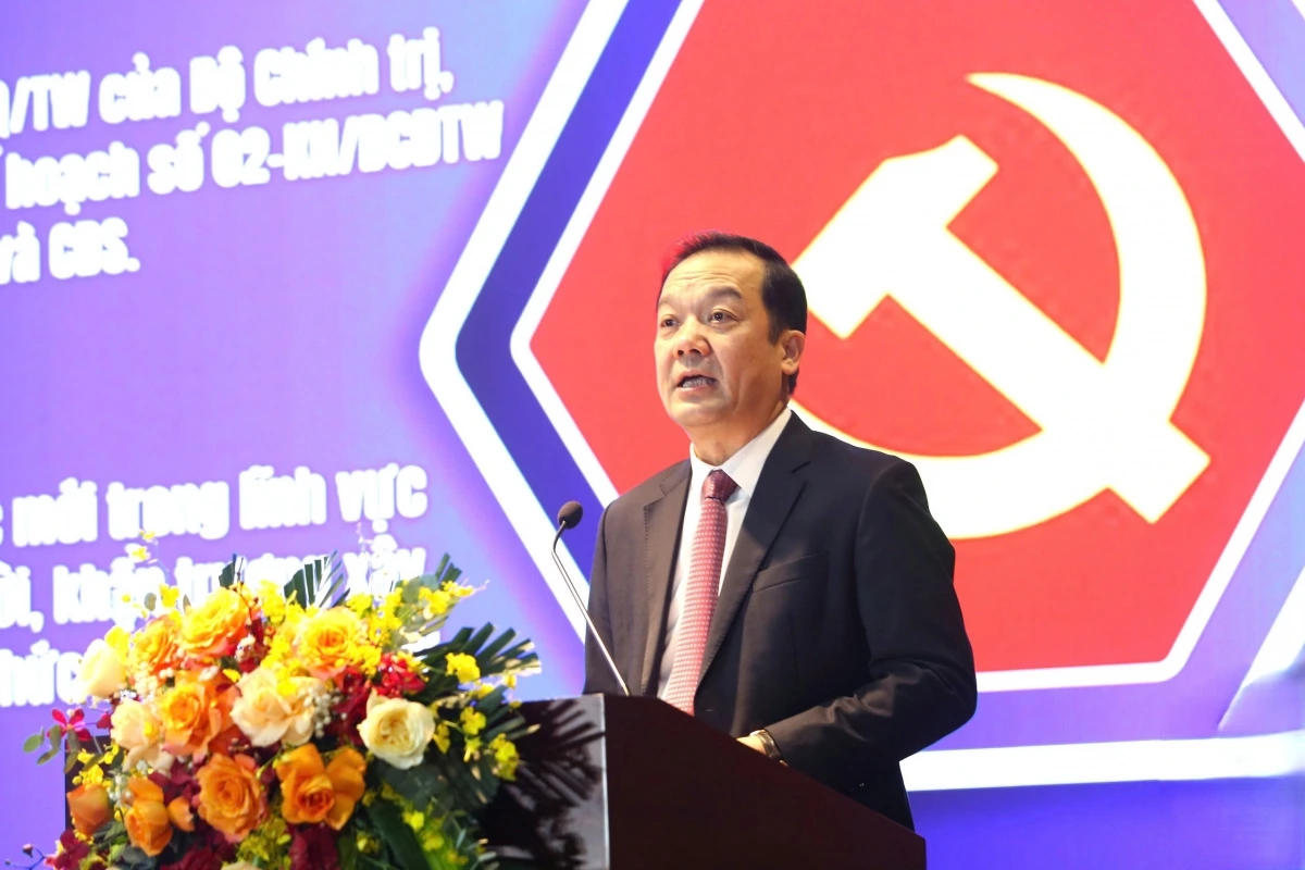Thứ trưởng Bộ KH&amp;CN Phạm Đức Long trình bày báo cáo sơ kết kết quả hoạt động khoa học, công nghệ, đổi mới sáng tạo và chuyển đổi số nửa đầu năm 2025 ​(Ảnh: Bộ KH&amp;CN)