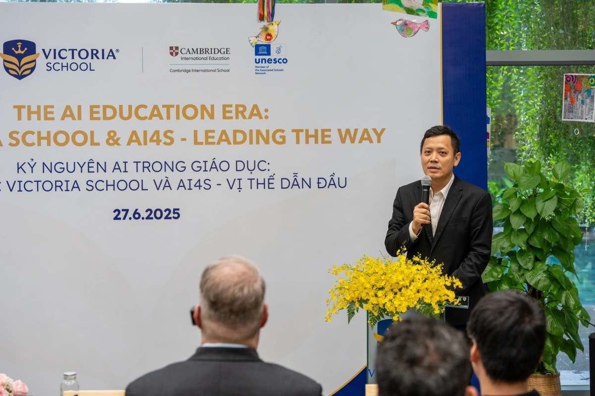 GS. Lê Anh Vinh, đại diện AI4S phát biểu tại lễ ký kết