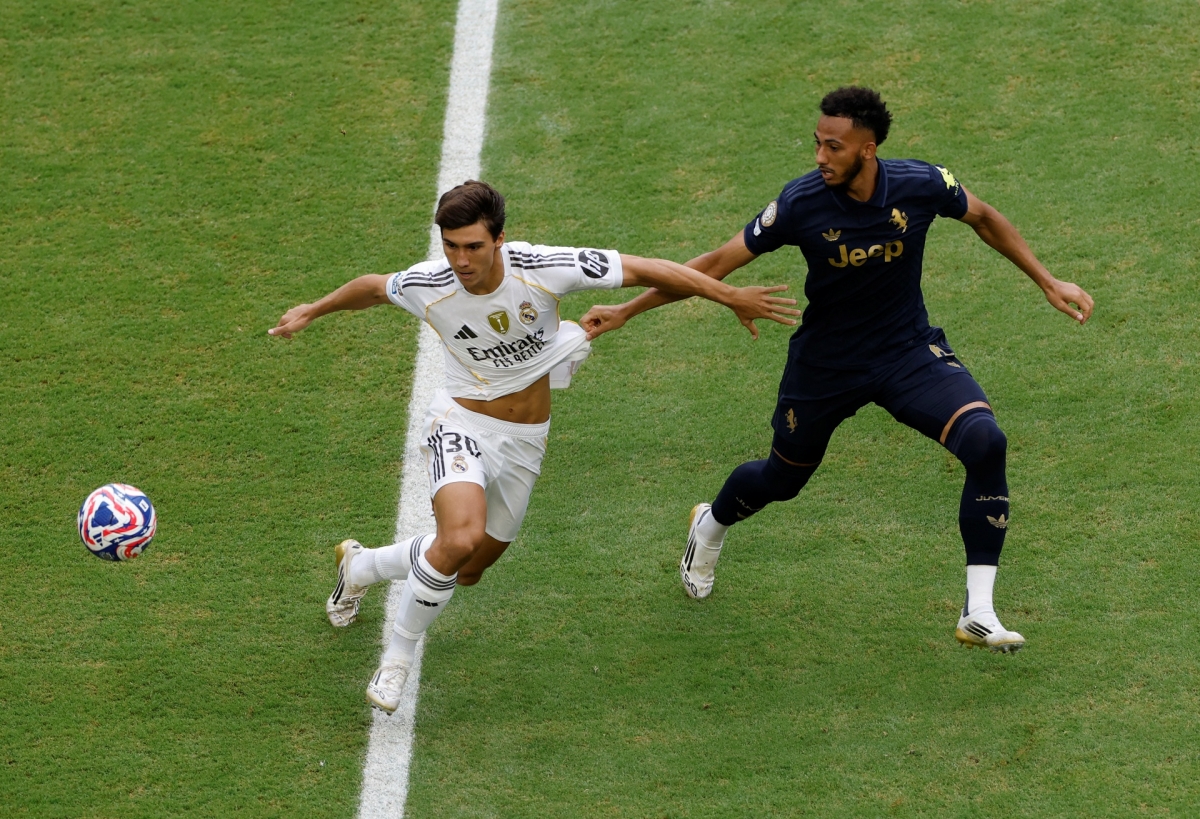Real Madrid và Juventus chơi đôi công ngay sau tiếng còi khai cuộc (Ảnh: Reuters)