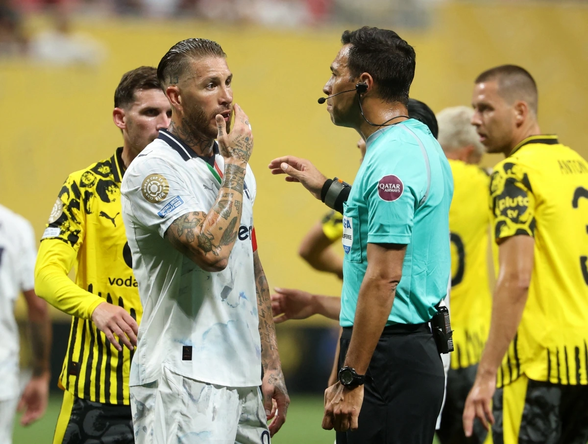Ramos và đồng đội gặp khó (Ảnh: Reuters).