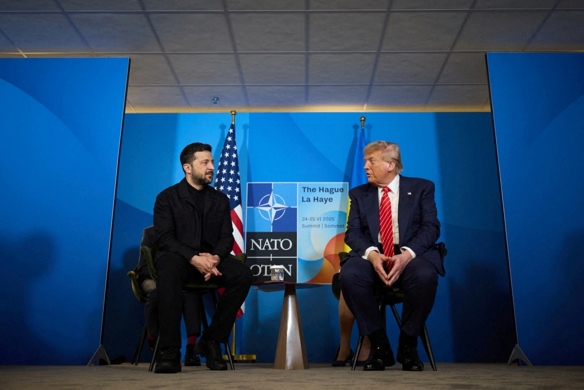 Cuộc gặp giữa Tổng thống Ukraine Volodymyr Zelensky và Tổng thống Mỹ Donald Trump bên lề Hội nghị Thượng đỉnh NATO ở The Hague, Hà Lan ngày 25/6. Ảnh: Reuters