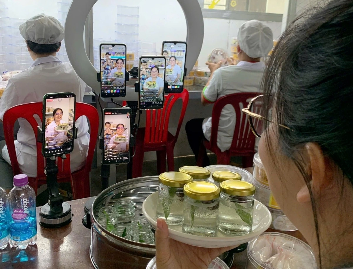 Nông dân tỉnh Khánh Hòa bán hàng trực tuyến