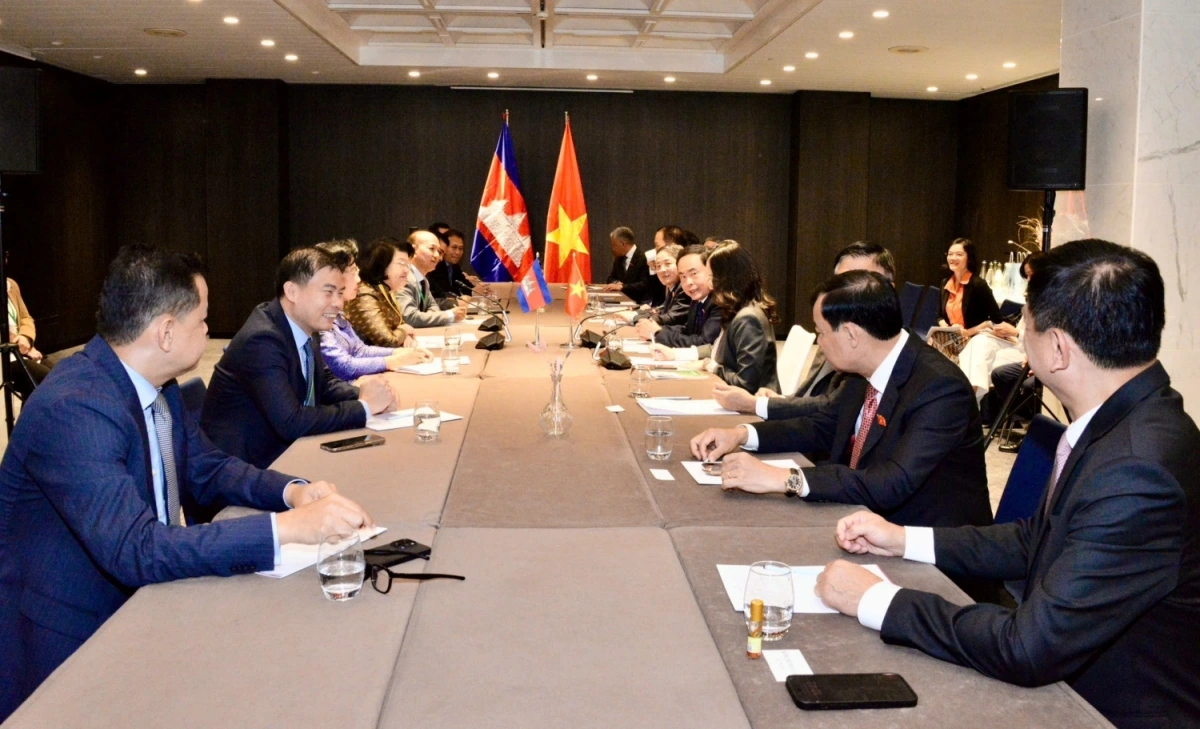 Toàn cảnh buổi làm việc.