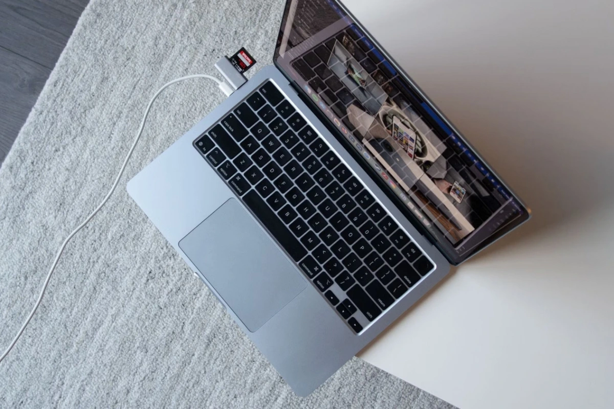 Và trang bị chip iPhone là cách để giảm giá MacBook