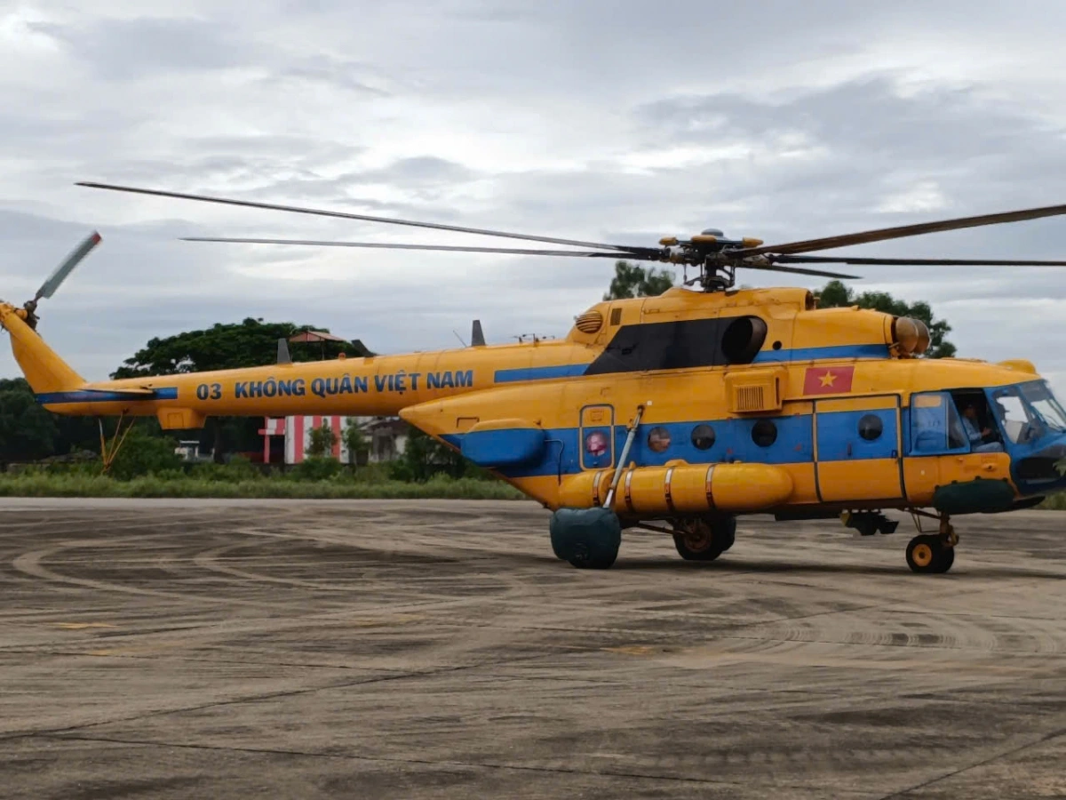 Bộ Quốc phòng điều động máy bay trực thăng cứu trợ vùng lũ Nghệ An.