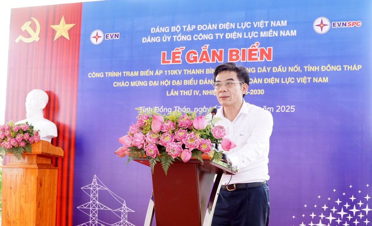 Đồng chí Nguyễn Hữu Tuấn – Phó Bí thư Thường trực Đảng uỷ EVN phát biểu tại Lễ gắn biển công trình   Trạm 110kV Thanh Bình và đường dây đấu nối, tỉnh Đồng Tháp