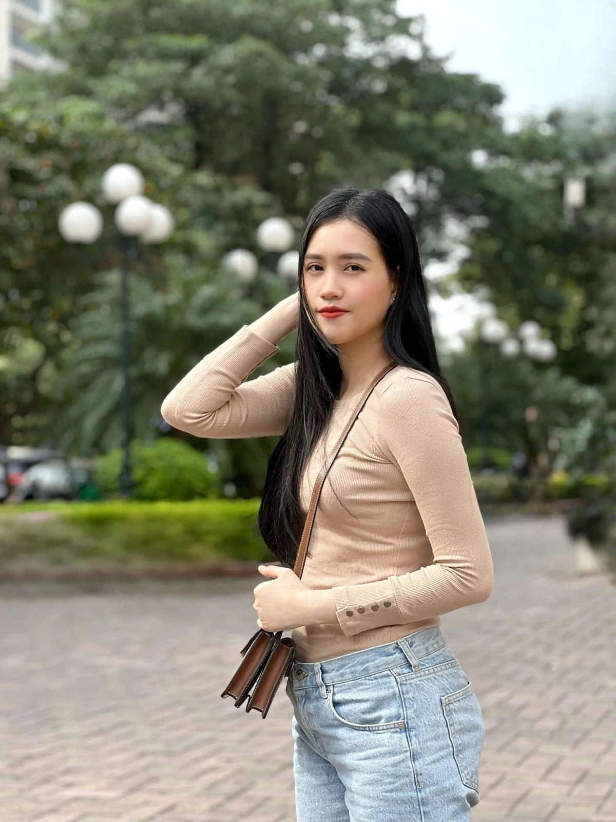 Khi trở lại với màn ảnh nhỏ, Thanh Hoa được ông xã giao cho vai phản diện Tuyết trong "Dịu dàng màu nắng". Bên cạnh việc đóng phim truyền hình, cô làm việc tại Nhà hát Kịch Hà Nội. Thanh Hoa từng đóng MV, làm mẫu ảnh. Cô dự thi Hoa hậu Việt Nam năm 2006 cùng Mai Phương Thúy. 