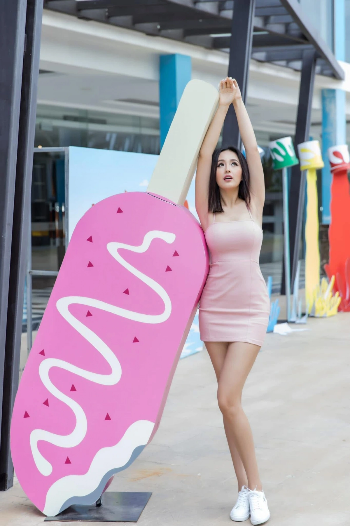 Hoa hậu Mai Phương Thúy đăng ảnh tạo dáng sexy cùng chú thích: "Lại là kiếp nạn hết ảnh". Ảnh: FBNV