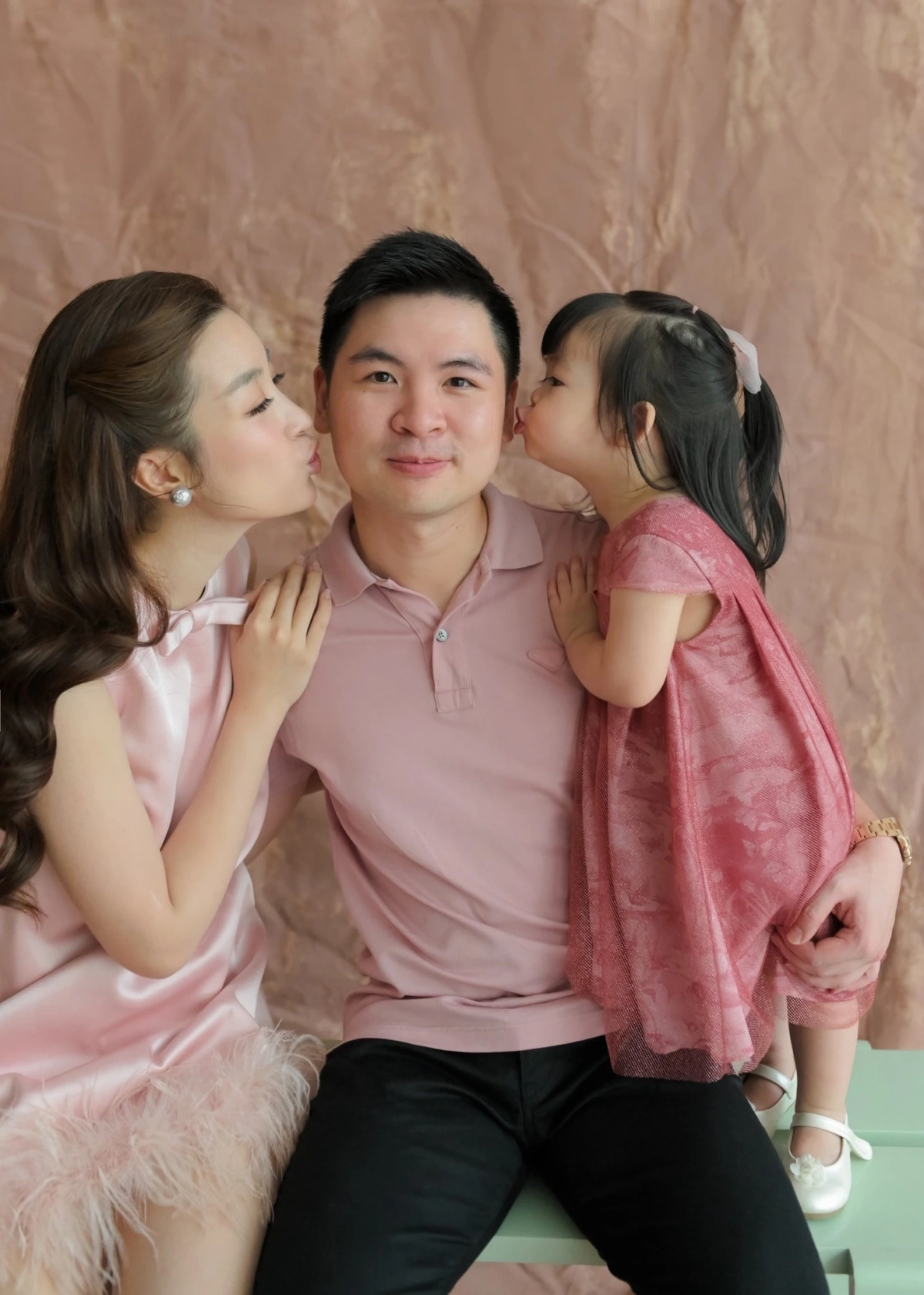 Hoa hậu Đỗ Mỹ Linh chia sẻ những hình ảnh mừng sinh nhật con gái đầu lòng tròn 2 tuổi. (Ảnh: FBNV)