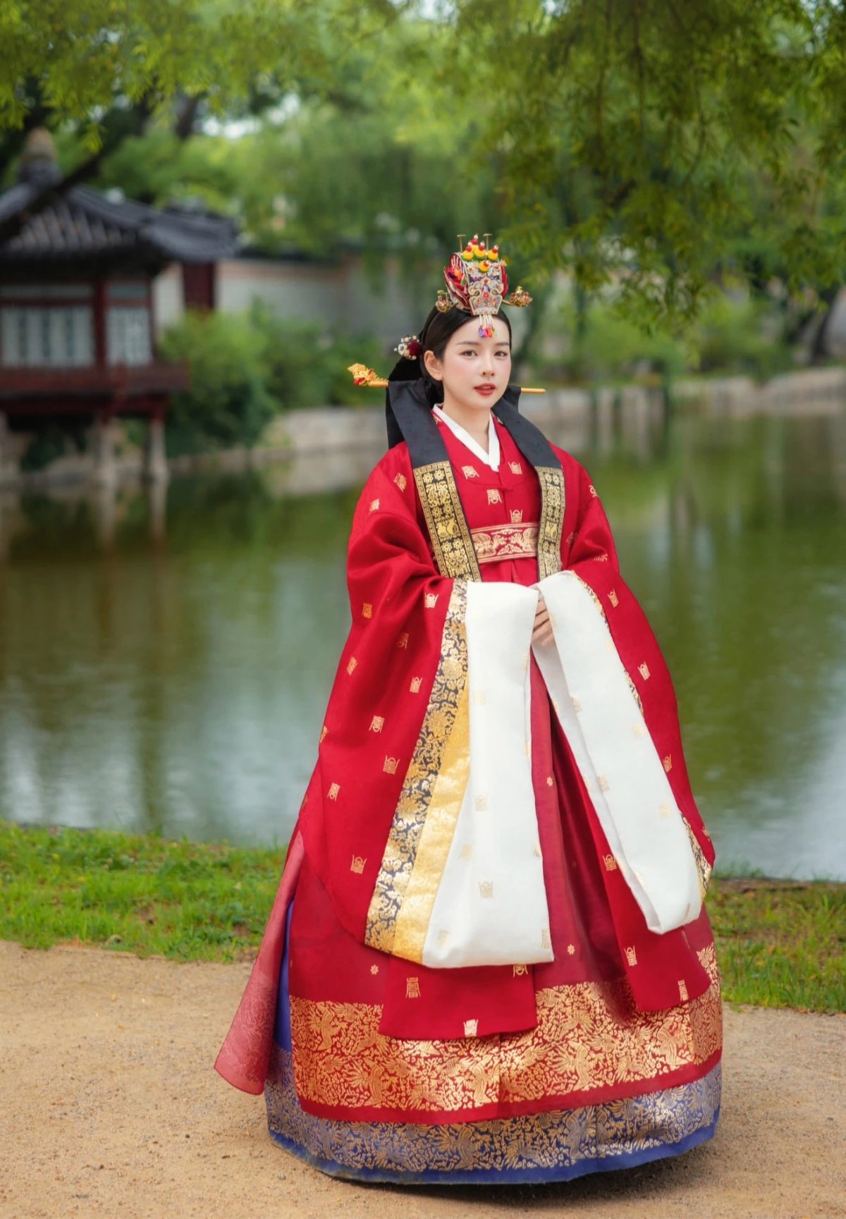 DJ Mie mặc trang phục truyền thống Hàn Quốc – Hanbok.