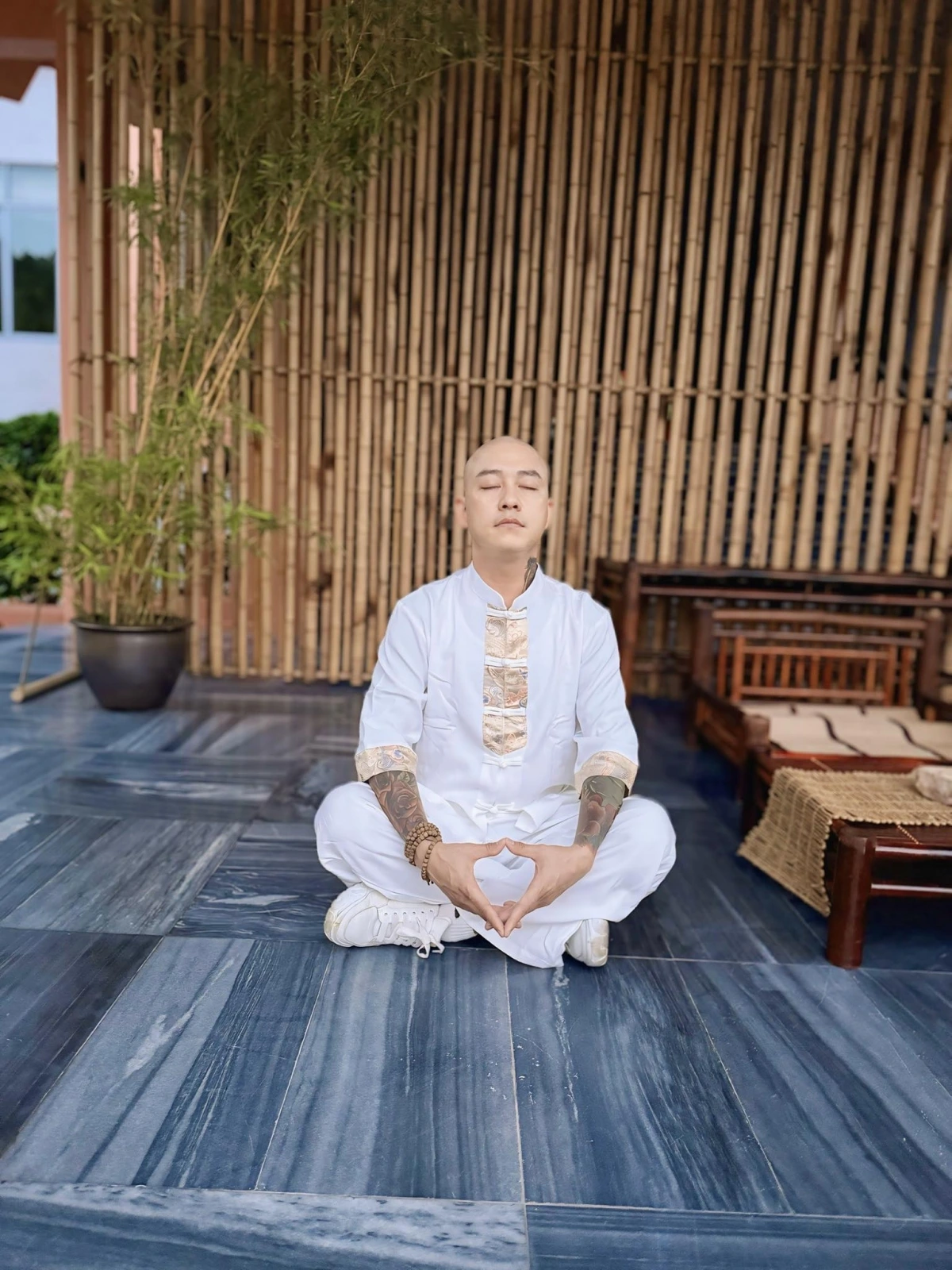 Ca sĩ Tuấn Hưng với hình ảnh đã xuống tóc (Ảnh: FBNV)