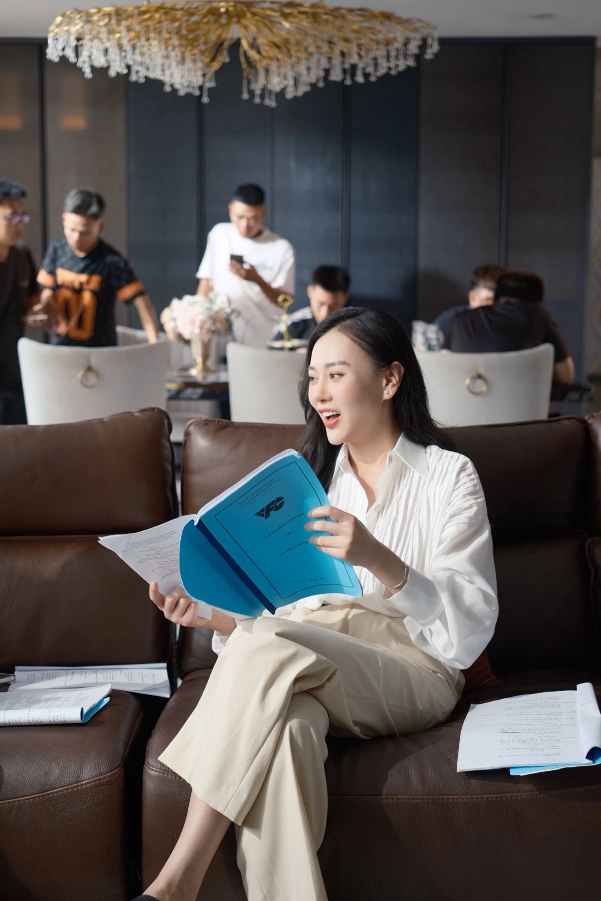 Phương Oanh chia sẻ hình ảnh nhân vật trong phim mới. Ảnh: FBNV