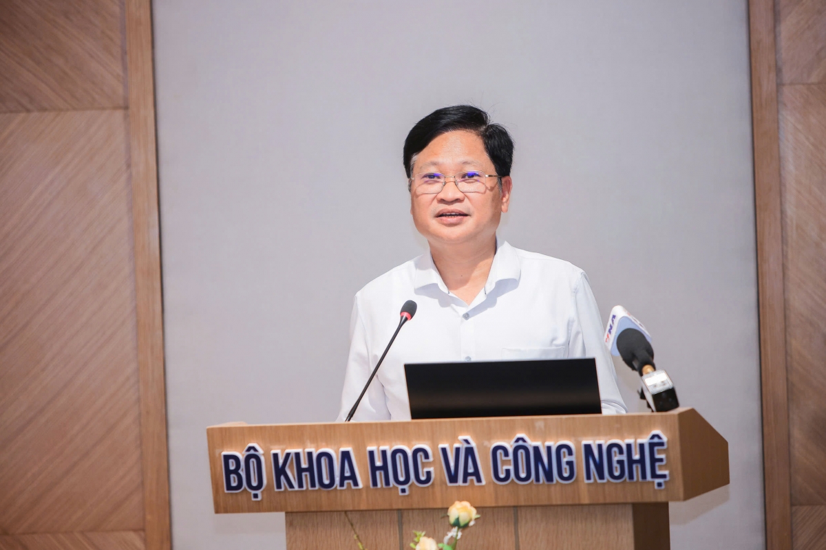 Ông Nguyễn Khắc Lịch, Cục trưởng Cục Công nghiệp Công nghệ thông tin, Bộ KH&amp;CN chia sẻ tại họp báo (Ảnh: Bộ KH&amp;CN)