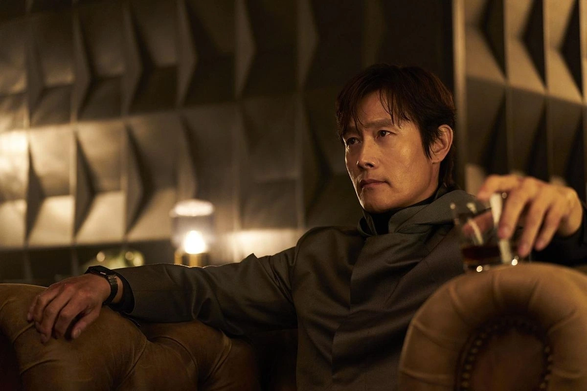 Nam diễn viên Lee Byung Hun trong phim "Squid Game".