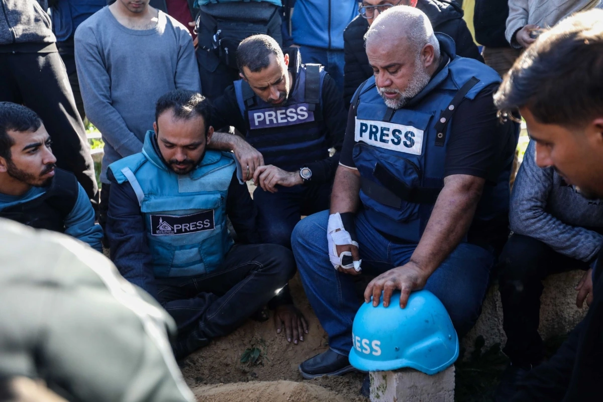 Các phóng viên làm việc tại Gaza (Ảnh: Reuters)