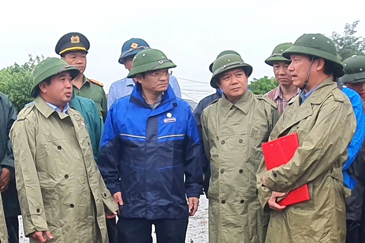 Lãnh đạo tỉnh Ninh Bình kiểm tra an toàn tàu cá tại khu vực Hải Hậu