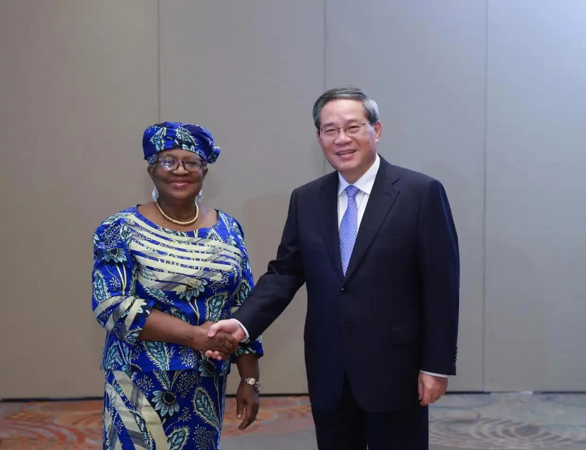 Thủ tướng Trung Quốc Lý Cường gặp Tổng Giám đốc WTO Ngozi Okonjo-Iweala tại Rio de Janeiro, Brazil ngày 7/7. Ảnh: Tân Hoa xã