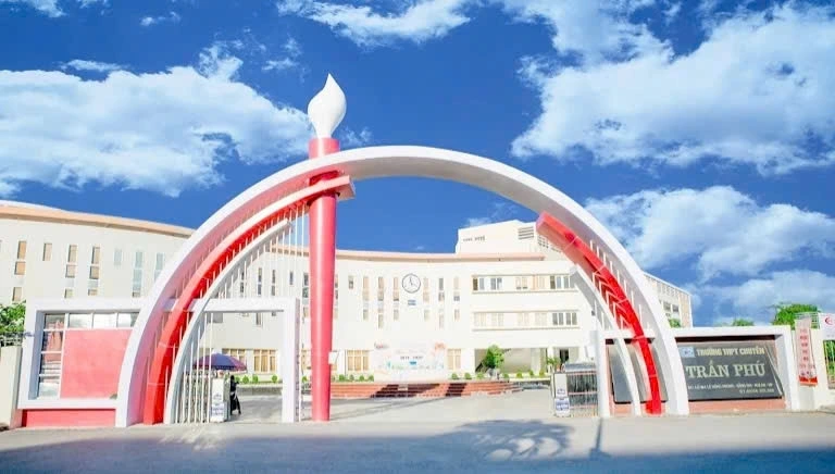 Trường THPT Chuyên Trần Phú, ngôi trường mơ ước của nhiều học sinh TP Hải Phòng.