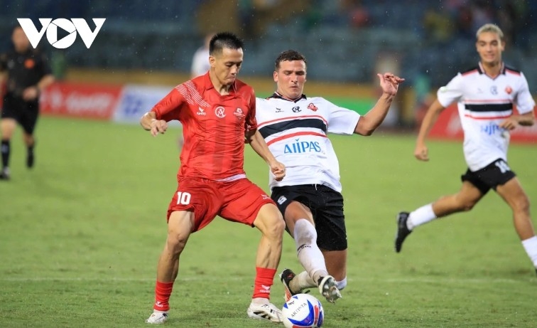 Van Quyet shines with a brace as Vietnam All Stars come from behind to beat Manchester Reds 3-2