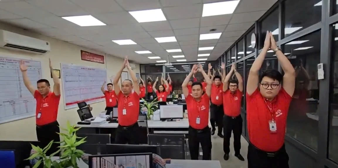 Nhân viên Phòng Kinh doanh tham gia cuộc thi “Mạnh thể chất, vững tinh thần”