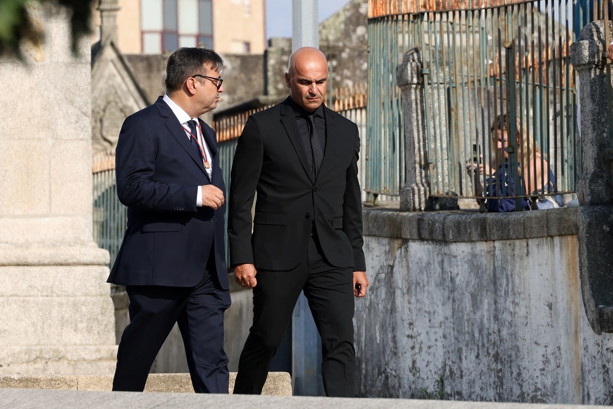 Rất đông nhân vật của giới bóng đá có mặt, trong ảnh là HLV trường ĐT Bồ Đào Nha - Roberto Martinez. 