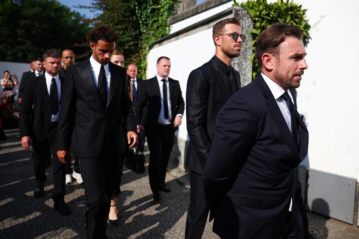 Cựu đội trưởng Liverpool, Henderson. 