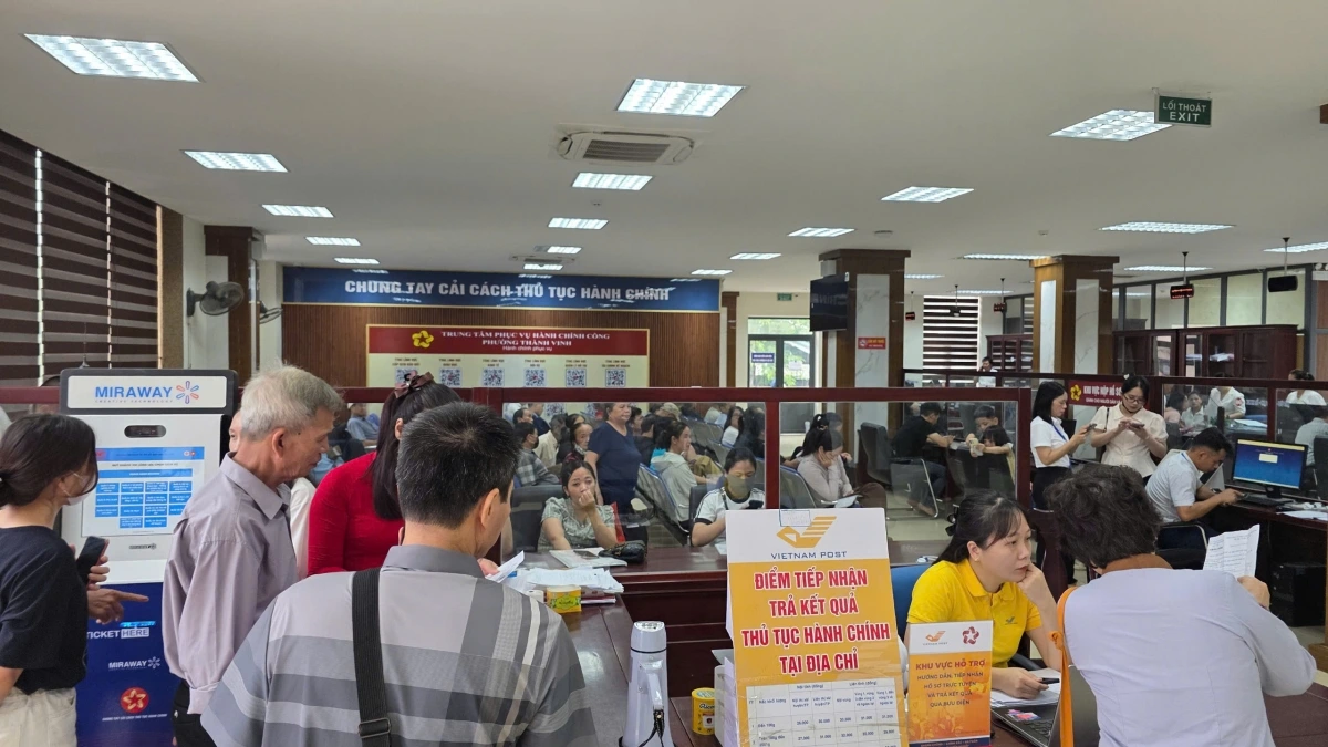 Trung tâm phục vụ Hành chính công phường Thành Vinh. Ảnh: Bá Thăng