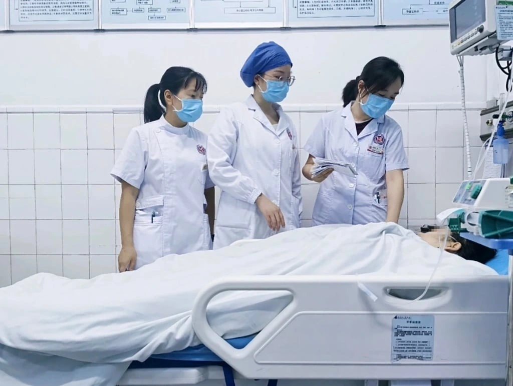 Nữ sinh nhập viện trong tình trạng nguy kịch vì chỉ ăn rau xanh và thuốc nhuận tràng trong 2 tuần. Ảnh: SCMP