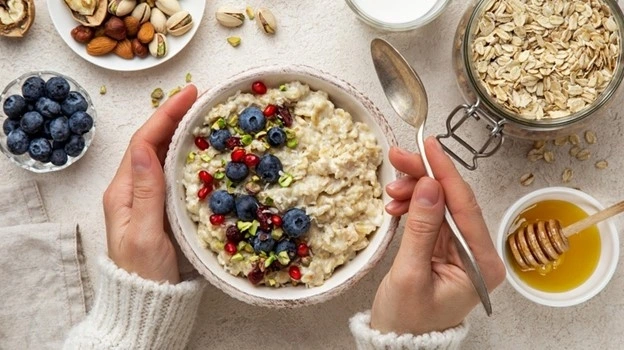 Ăn yến mạch mỗi ngày cũng có thể gây ra những ảnh hưởng xấu cho sức khỏe. Ảnh: Health Digest