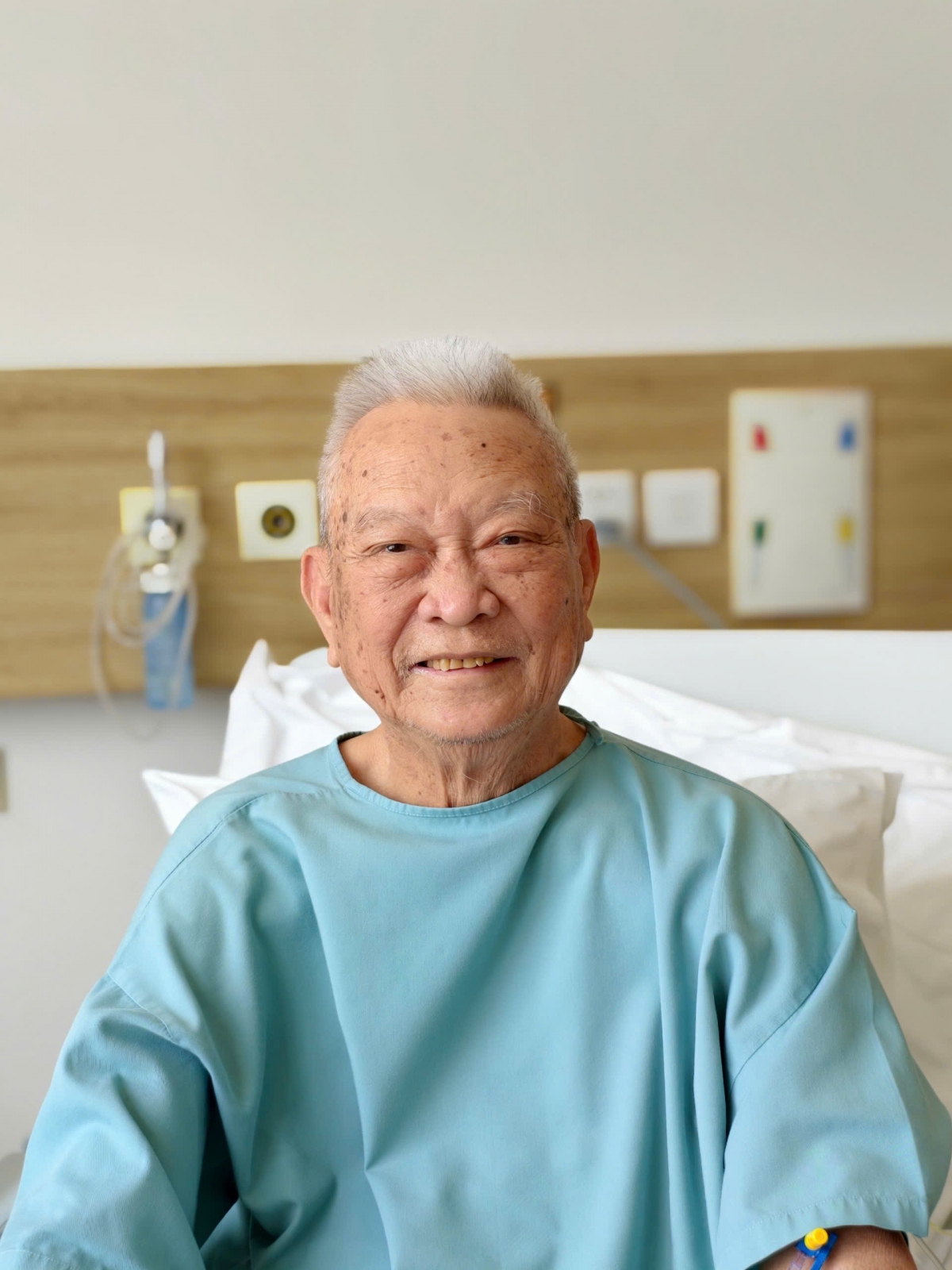 Chỉ sau 24 giờ phẫu thuật, ông Lê Tấn Q. (86 tuổi, Phú Yên) đã hồi phục tốt và dần quay trở lại sinh hoạt bình thường