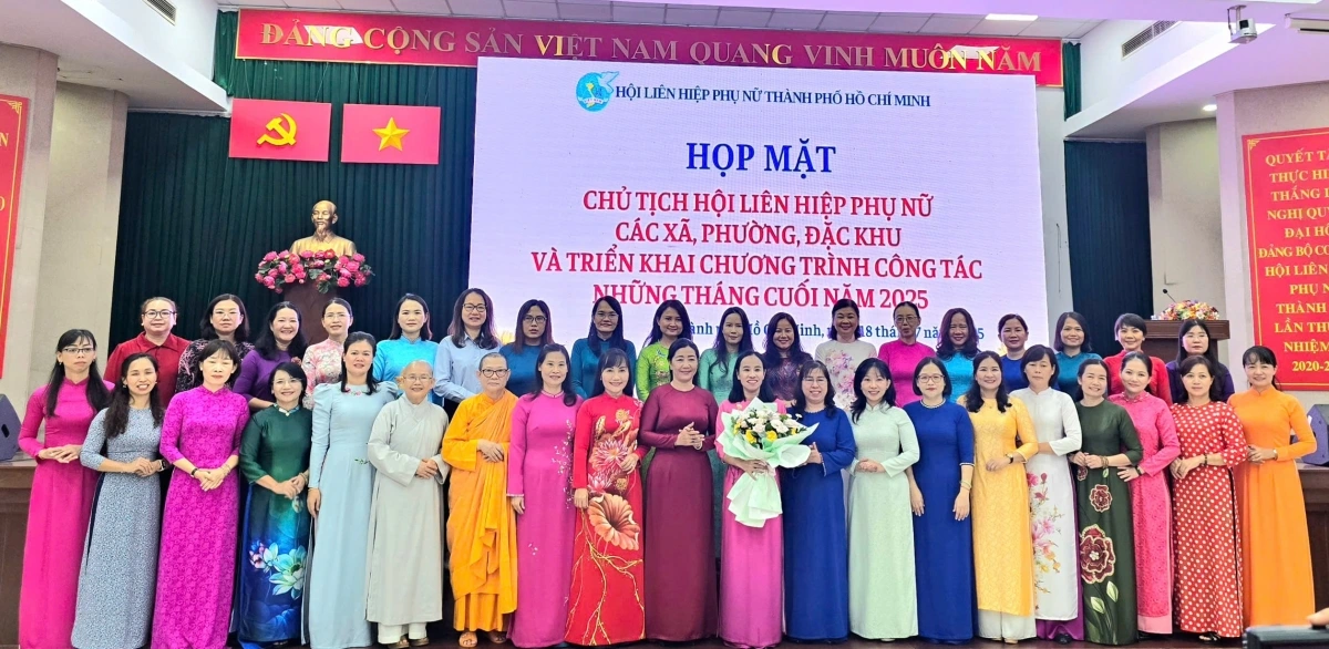 Các cán bộ Hội Phụ nữ xã, phường, đặc khu ở TP.HCM