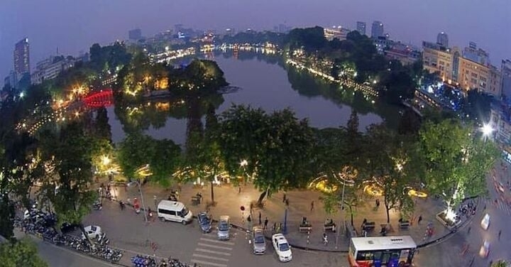 Nhóm khách nước ngoài tố bị tài xế taxi "chặt chém" 1,5 triệu đồng cho quãng đường 2-3km gần hồ Hoàn Kiếm. (Ảnh minh hoạ)