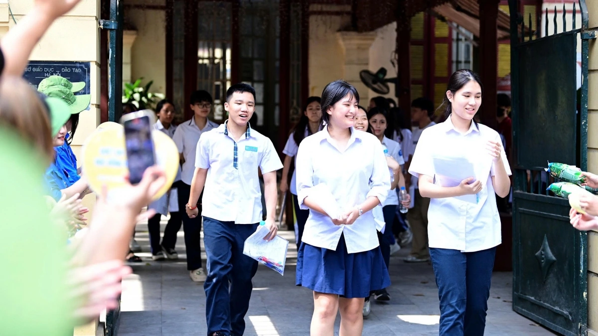 Thí sinh hồi hộp chờ đợi khả năng các trường điều chỉnh giảm điểm chuẩn để có thêm cơ hội bước vào ngôi trường mơ ước