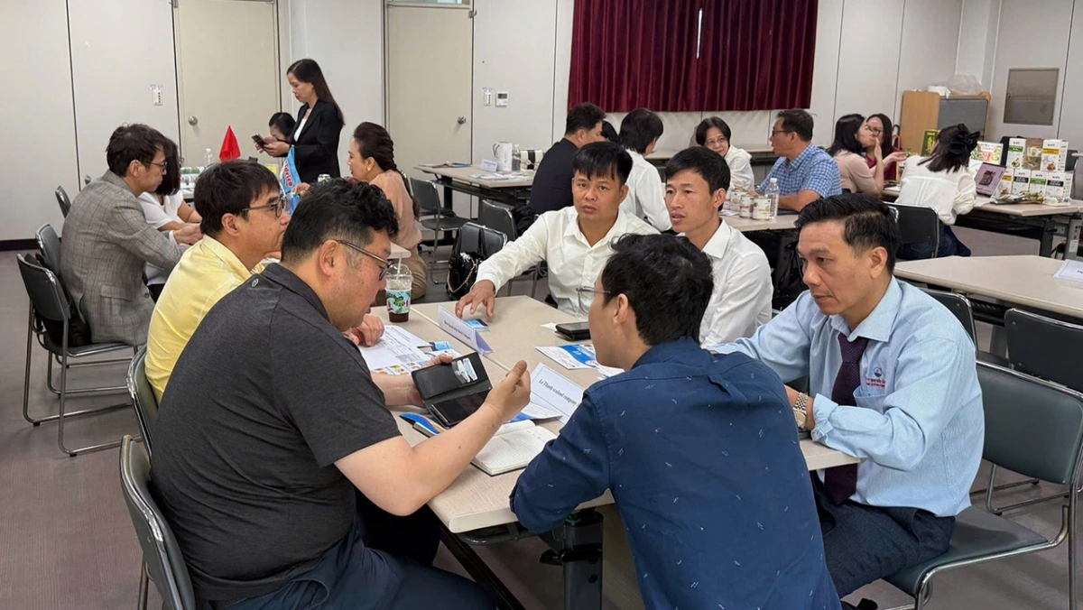 Hình ảnh giao thương, quảng bá sản phẩm của Đoàn doanh nghiệp