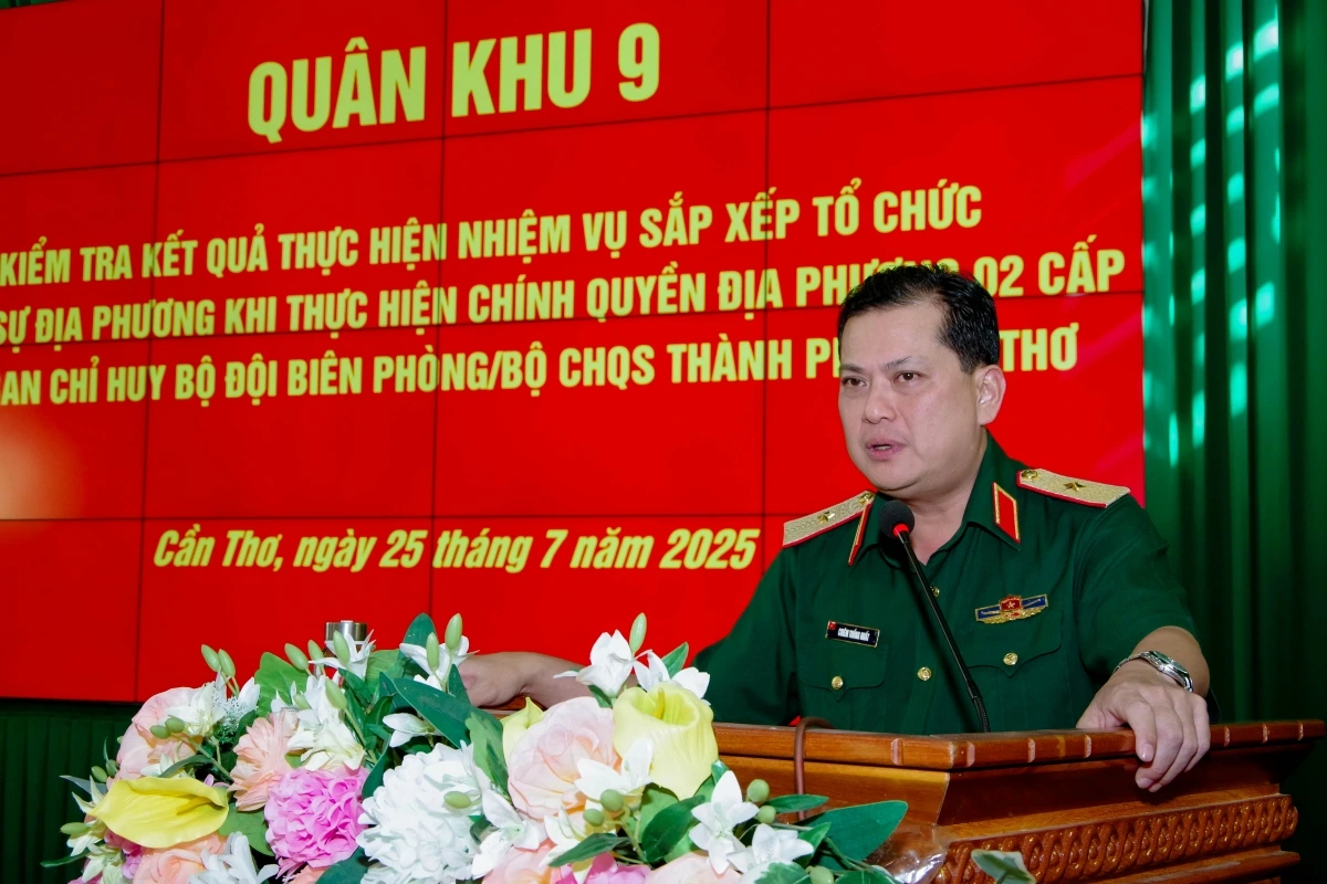Thiếu tướng Chiêm Thống Nhất, Phó Tư lệnh, Tham mưu trưởng Bộ Tư lệnh Quân khu 9 phát biểu kết luận buổi kiểm tra.