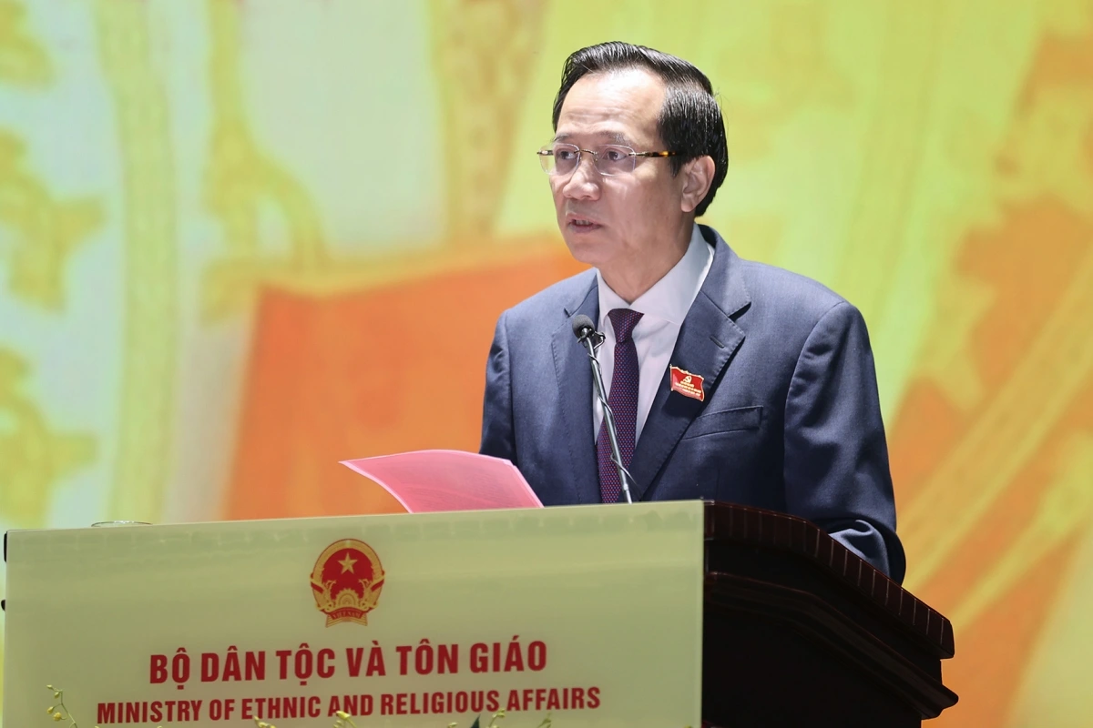 Ủy viên Trung ương Đảng, Bí thư Đảng ủy, Bộ trưởng Bộ Dân tộc và Tôn giáo Đào Ngọc Dung phát biểu tại Đại hội 