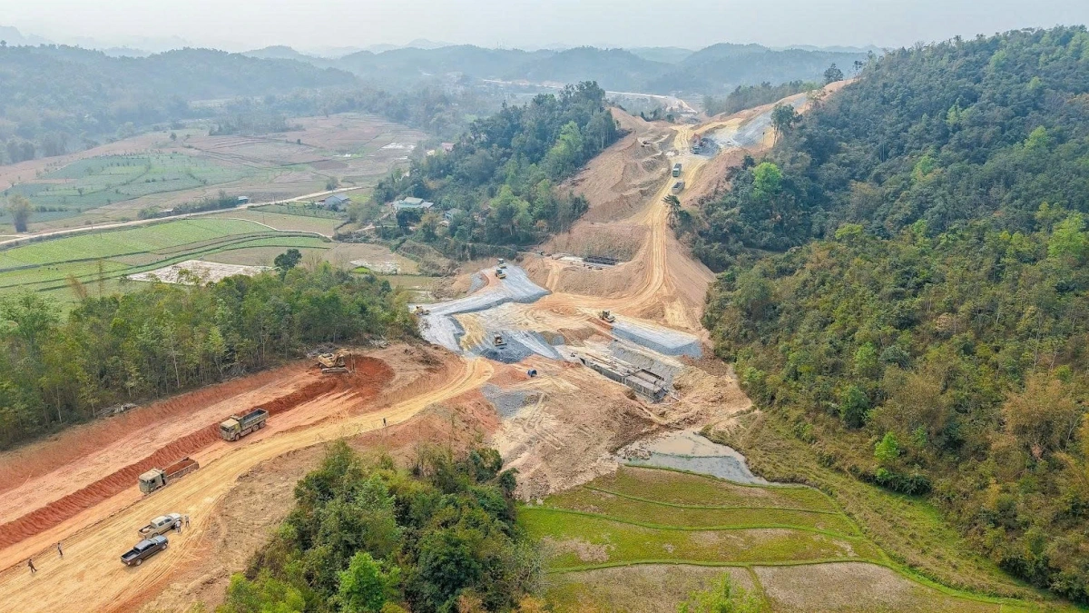 Thi công cao tốc Đồng Đăng - Trà Lĩnh.