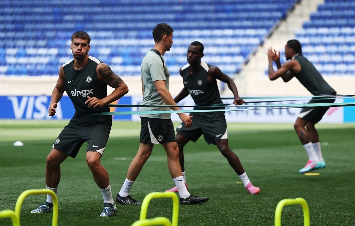 Chelsea tập luyện trước trận chung kết. (Ảnh: Reuters). 