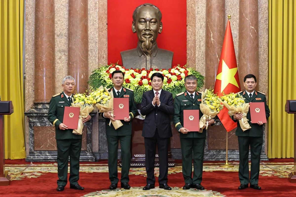 Chủ tịch nước trao quyết định thăng quân hàm Thượng tướng cho các sỹ quan Quân đội