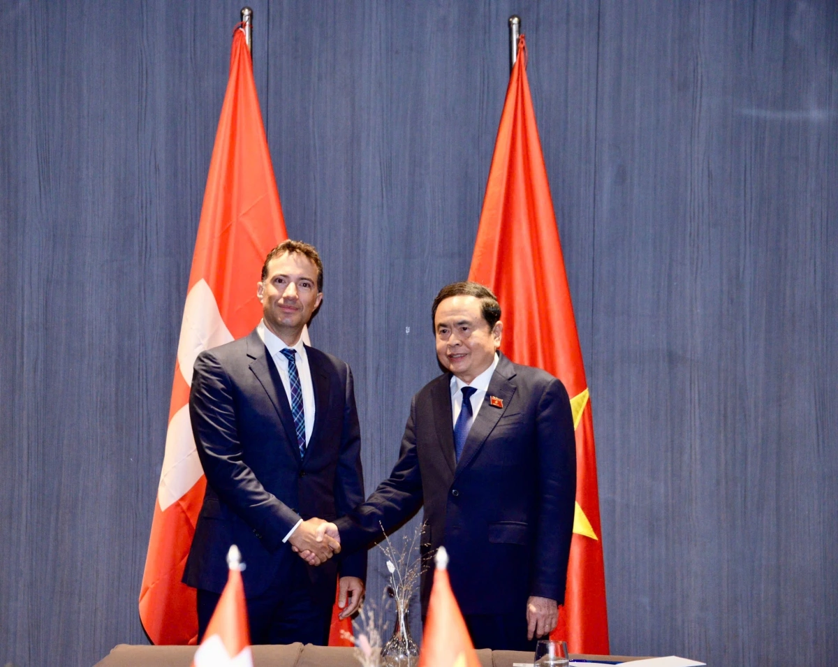 Chủ tịch Thượng viện Andrea Caroni và Chủ tịch Quốc hội Trần Thanh Mẫn.