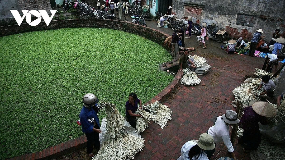 Each market session only lasts for about two hours.