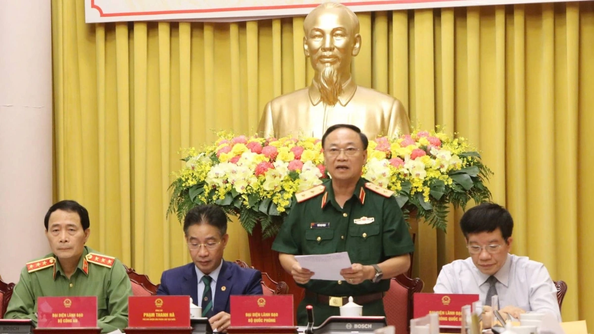 Trung tướng Thái Đại Ngọc thông tin tại cuộc họp báo