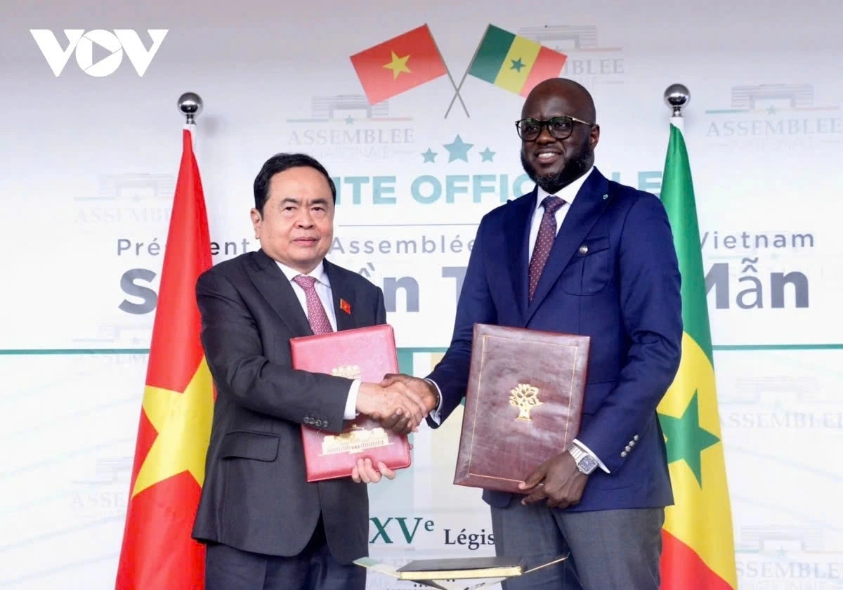 Chủ tịch Quốc hội Trần Thanh Mẫn và Chủ tịch Quốc hội Senegal ký kết Thỏa thuận hợp tác.