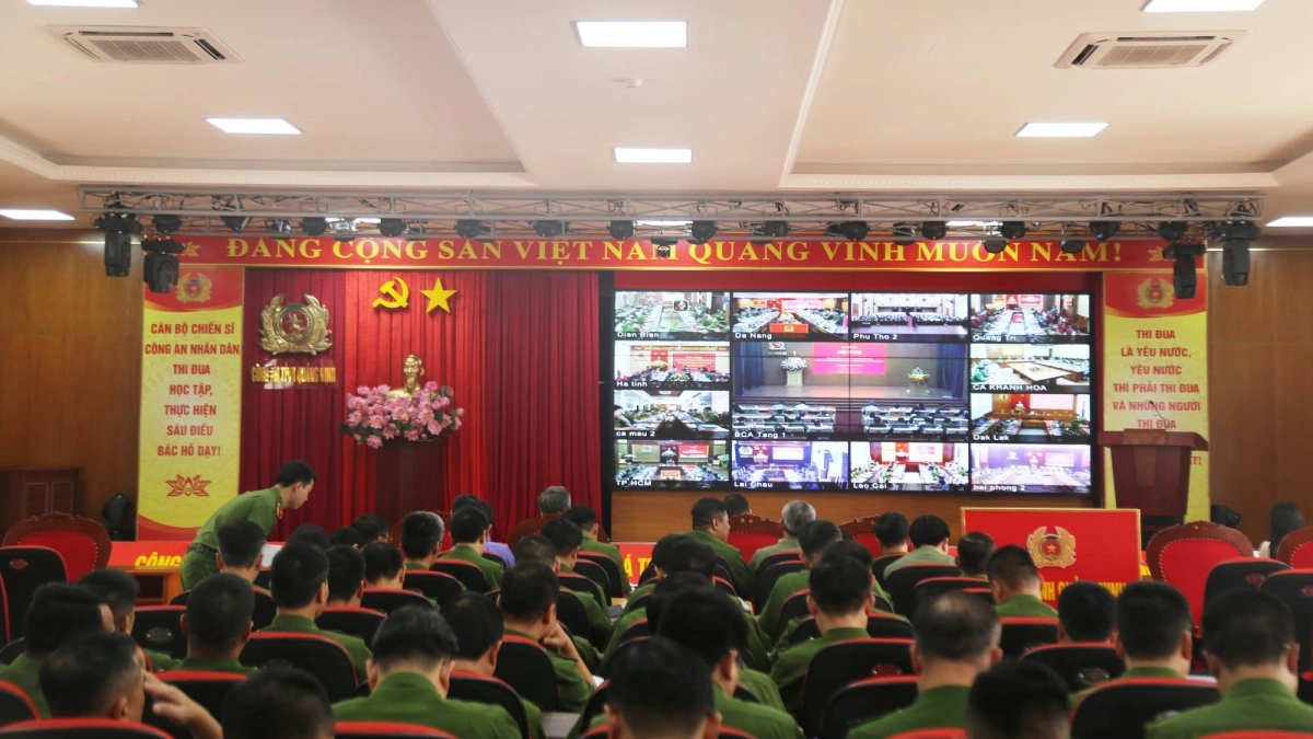 Điểm cầu Công an tỉnh Quảng Ninh dự trực tuyến Hội nghị tổng kết công tác đặc xá năm 2025 (đợt 30/4), triển khai công tác đặc xá đợt 2 năm 2025 của Bộ Công an