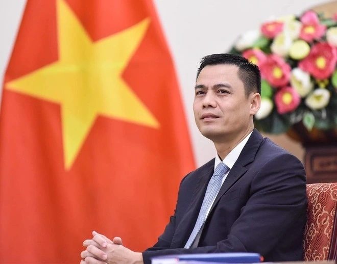 Thủ tướng Chính phủ điều động ông Đặng Hoàng Giang tiếp tục giữ chức Thứ trưởng Bộ Ngoại giao.