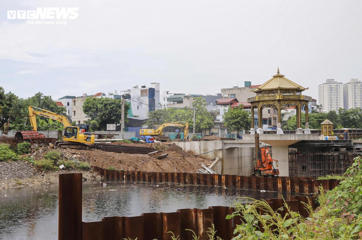 Theo kế hoạch, đập dâng Thanh Liệt sẽ được hoàn thiện trước tháng 8/2025, đồng bộ với tiến trình xây dựng hai đập dâng còn lại tại cầu Dậu (quận Hoàng Mai cũ) và cầu Cót (quận Cầu Giấy cũ).