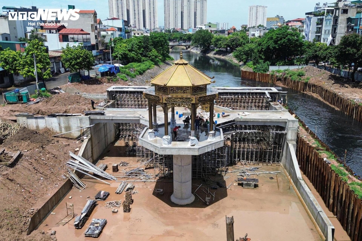 Khi cần giữ nước, đập có thể khép lại để tăng mực nước, đảm bảo lưu lượng dòng chảy tối thiểu. Khi cần xả nước, hệ thống có thể mở linh hoạt để tránh tình trạng ứ đọng.