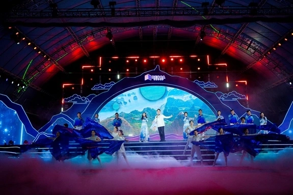 Một số hình ảnh tại Gala kỷ niệm 40 năm thành lập Tập đoàn Đèo Cả với chủ đề "Hành trình vượt khó - Kỷ nguyên vươn mình".